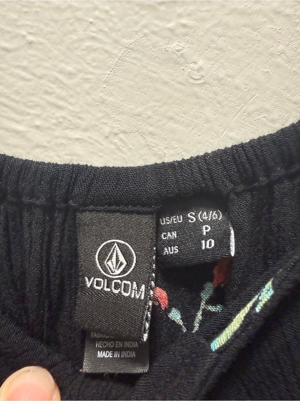 Volcom Black Floral Off The Shoulder Button-Front Women's Top - Picture 3 of 3